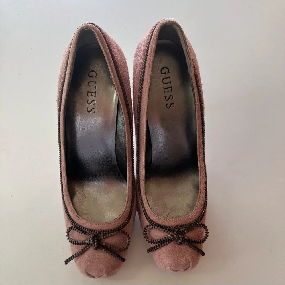 Guess Dusty Pink Suede Pumps Zipper Bow Chain Trim Stiletto Heels Women’s 6.5 - Picture 6 of 11